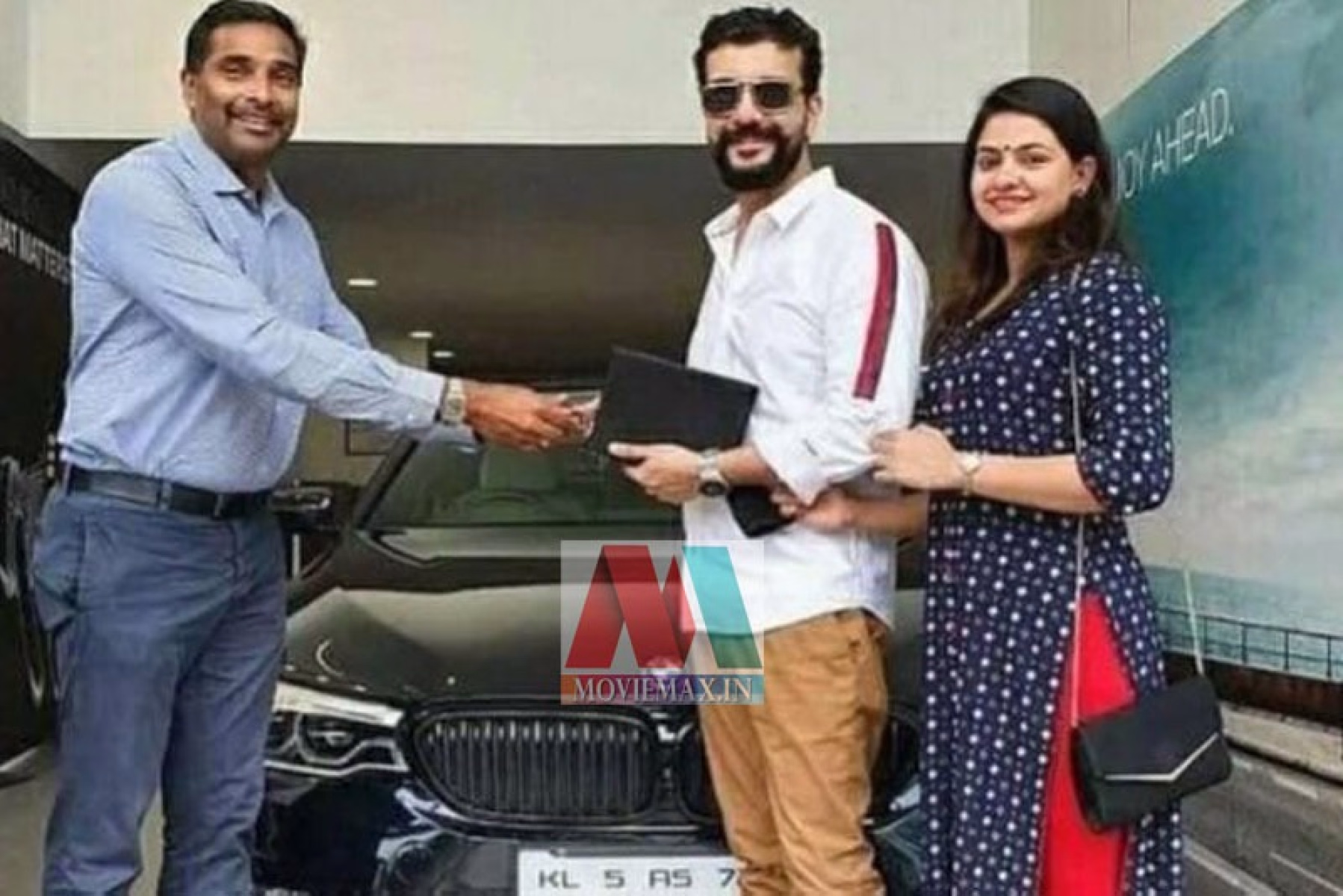 ഇനി യാത്രകള്‍  ബിഎംഡബ്ല്യുവില്‍  താക്കോല്‍ സ്വന്തമാക്കി പിഷാരടി 